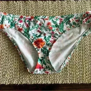 Cremieux floral bikini bottom, size L, EUC, white with floral print, beachy